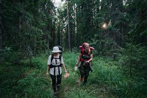 Nature Tours Estonia mossvandring och övernattning på vilda mossön