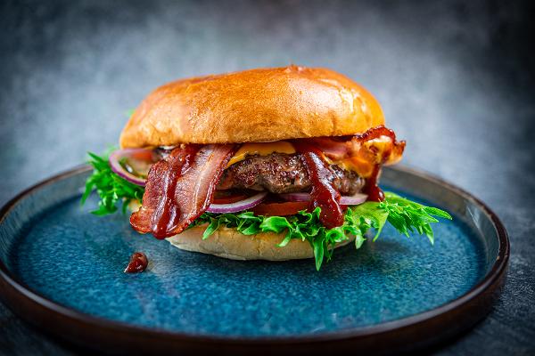 Pildil BBQ burger