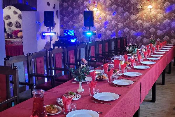 Musta Kõutsi Tavern - festive table