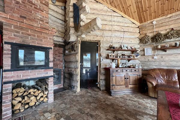 Metsakuurorti sauna eesruum kaminaga
