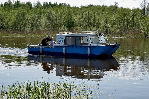 Уникальная и устойчивая лодка "Augupill" (6х2 м) для походов, рыбалки и ночевки с отапливаемой каютой 