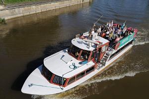 Resan med flodbåten M/L Alfa på ån Emajõgi