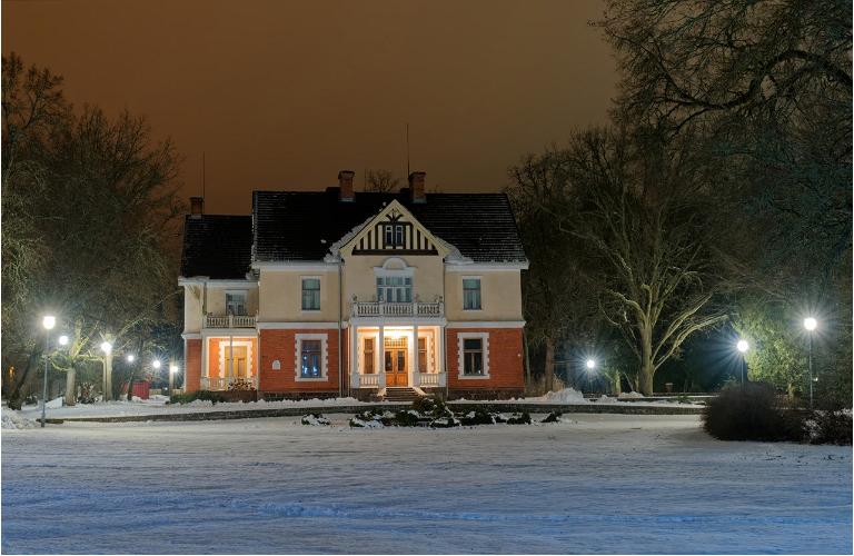 Tantsuga uude aastasse Olustvere mõisas