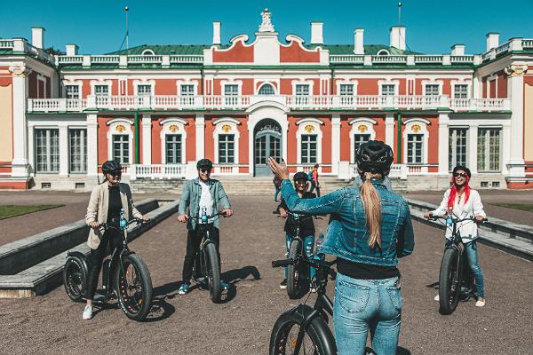 Tallinn City Tour on E-Bikes in the Old Town, Kadriorg and Pirita
