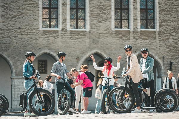 Городской тур E-bike на электровелосипедах по Старому городу Таллинна, Кадриоргу и Пирита