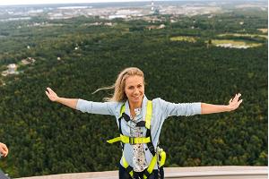Pastaiga pa torņa malu - baudiet svaigā gaisā skatu, kas pavaras uz Tallinu, no 175 m augstuma!