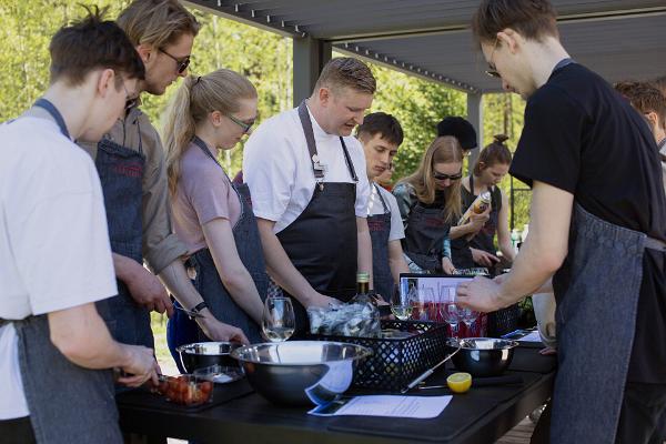 Unterhaltsames, gemeinsames Kochen an der Kochakademie – „Kurze Einführung in die estnische Küche“