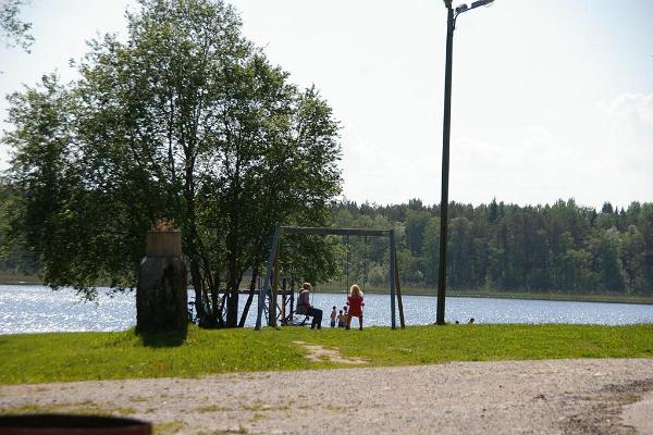 Der See Väinjärv und der Zeltplatz