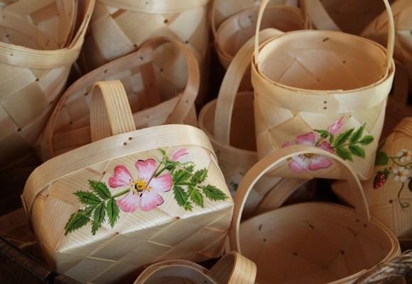 Weaving Chipwood Baskets in the Avinurme Wooden Handicrafts Center