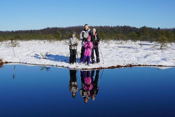 Guided snowshoe hike in Koitjärve Bog