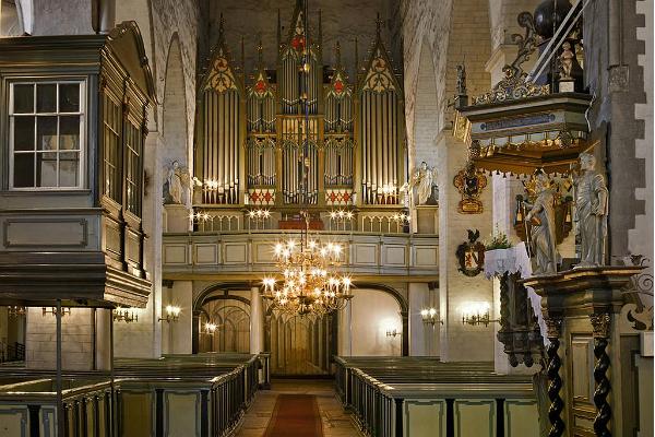 Tallinns Episkopala Domkyrka och klocktorn