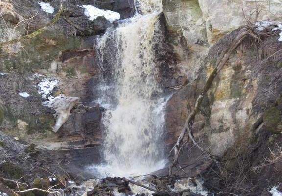 Kivisilla waterfall