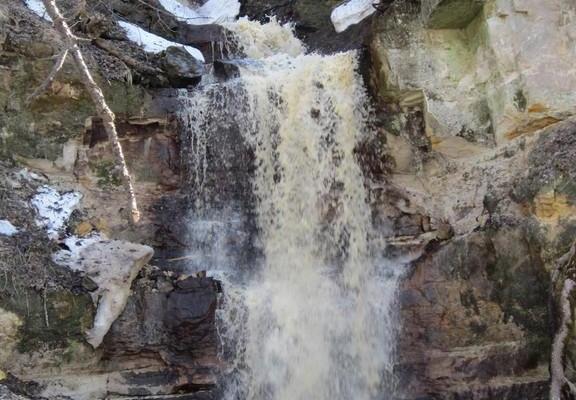 Kivisilla waterfall