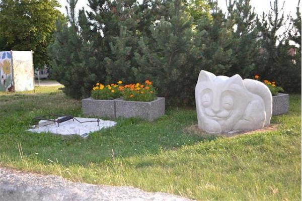 Kalkstein-Skulpturen in der Stadt Paide