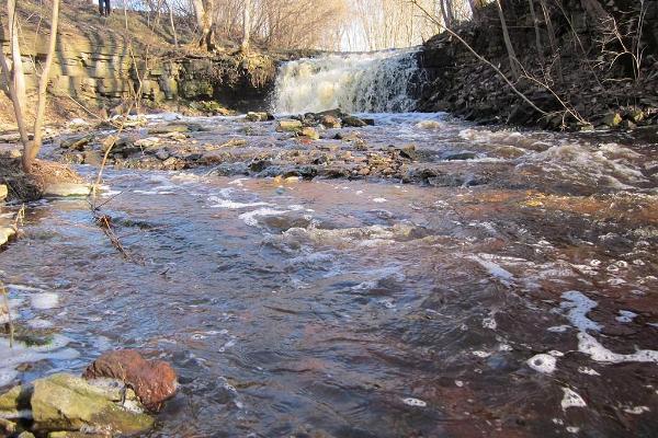 Tõrvajõe waterfall