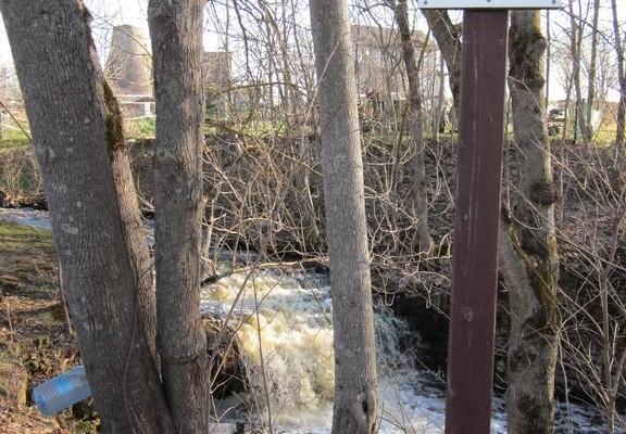 Tõrvajõe waterfall