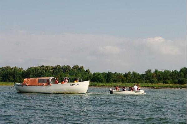 Ar laivu uz Hījumā saliņām
